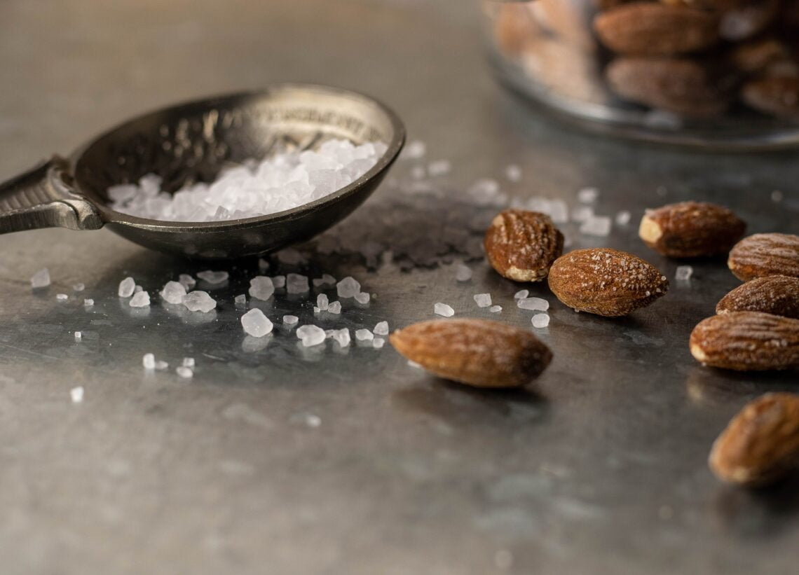 KACANG ALMOND YNG BAGUS SALTED ROASTED